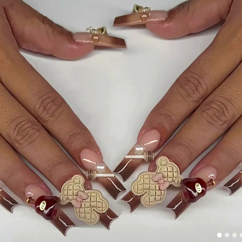 Reuseable Bottle , Teddy, Hearts & Gems Nails